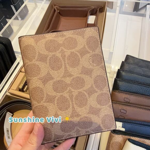 NWT Coach CW170 Passport Case in Signature Canvas Tan/Black - Picture 1 of 6